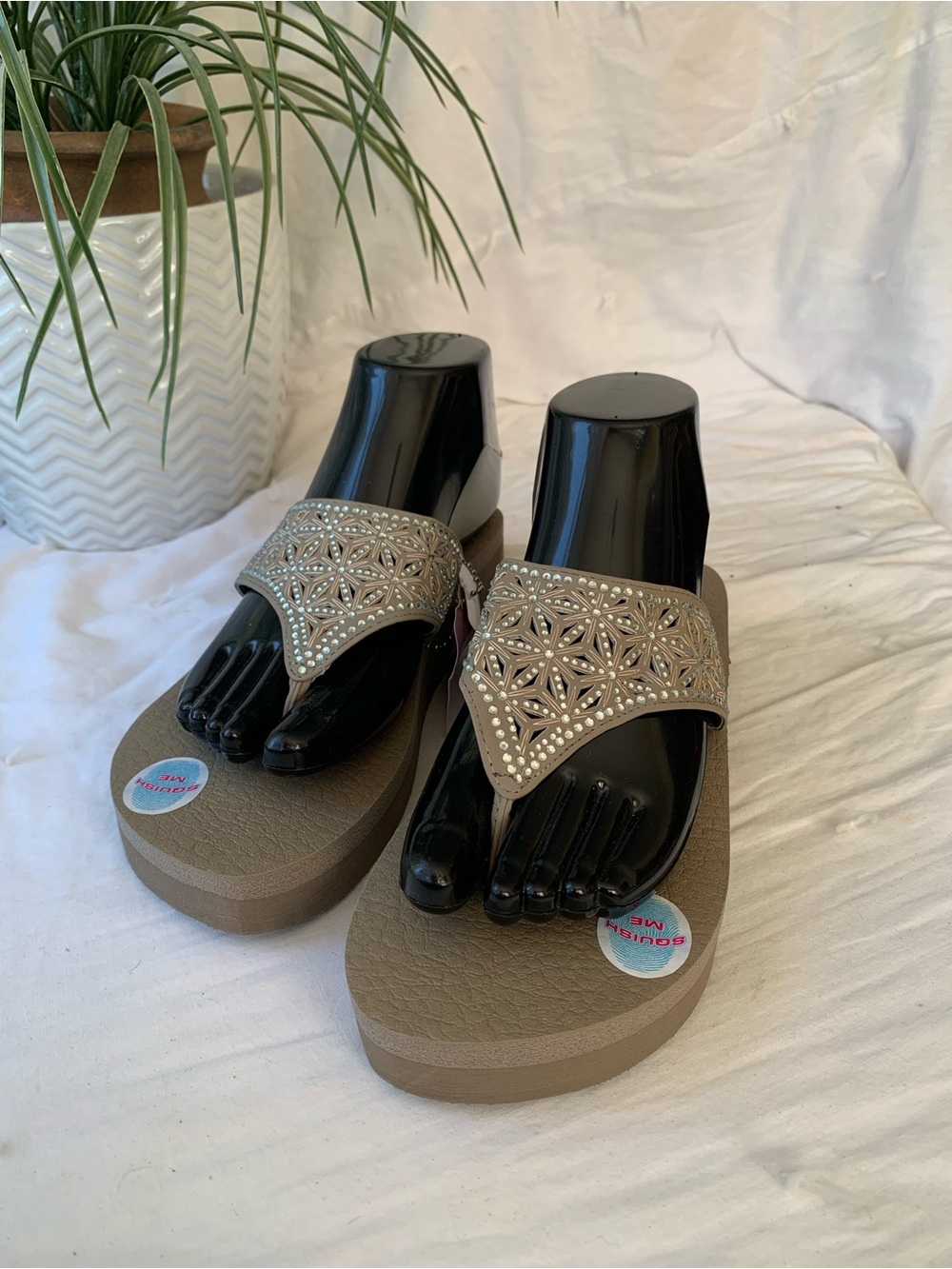 Skechers Meditation Rhinestone Thong Sandals | Yoga Foam | Size 7